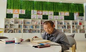 七十八岁农民与农家书屋的“共赴之约”