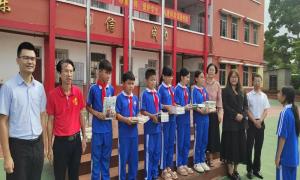 以人才与爱心铸就能量输送桥梁，共建课堂书香田园